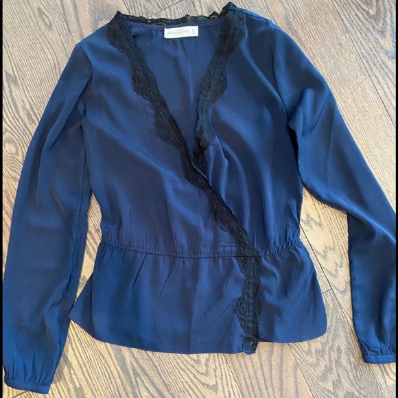 Abercrombie and Fitch lace trim top - Picture 1 of 2